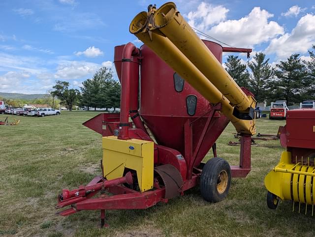 Image of New Holland 353 equipment image 3