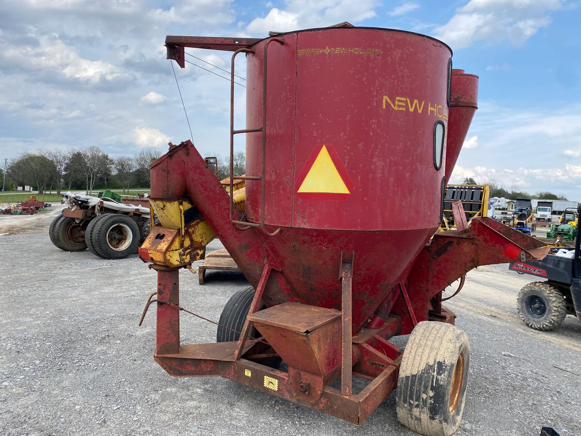 New Holland 353 Hay and Forage Grinders/Mixers for Sale Tractor Zoom