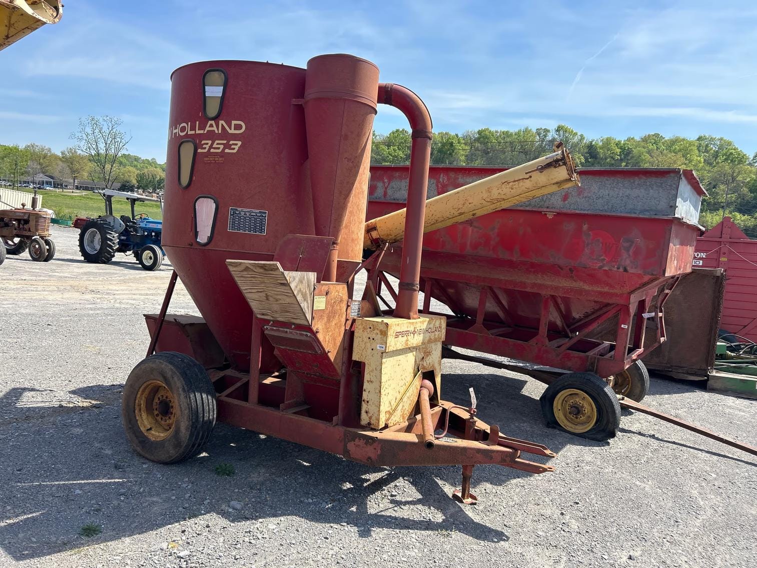 New Holland 353 Equipment Image0