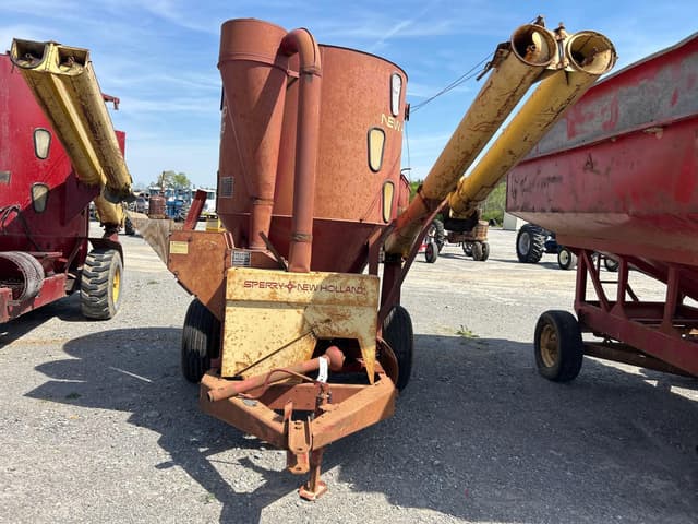 Image of New Holland 353 equipment image 1