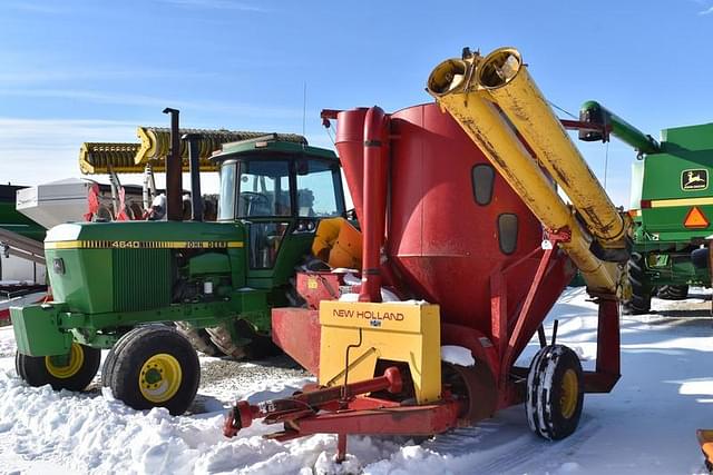 Image of New Holland 353 equipment image 2