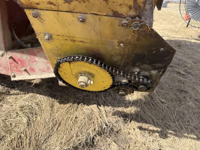 Image of New Holland 354 equipment image 4