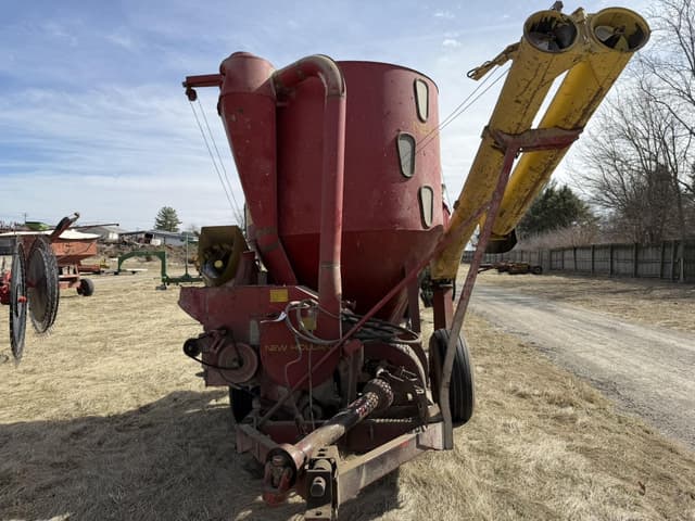 Image of New Holland 354 equipment image 1