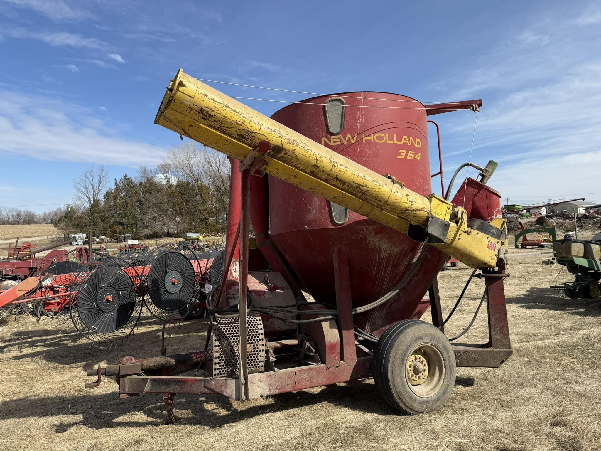 New Holland 354 Equipment Image0