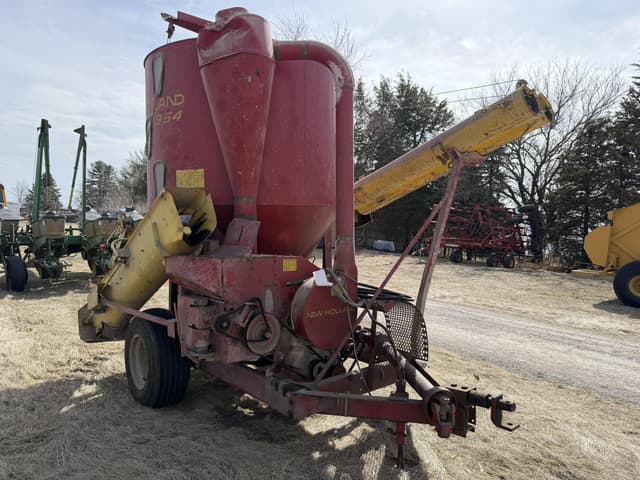 Image of New Holland 354 equipment image 2