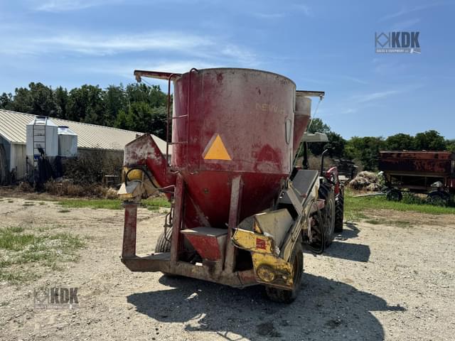 Image of New Holland 354 equipment image 3