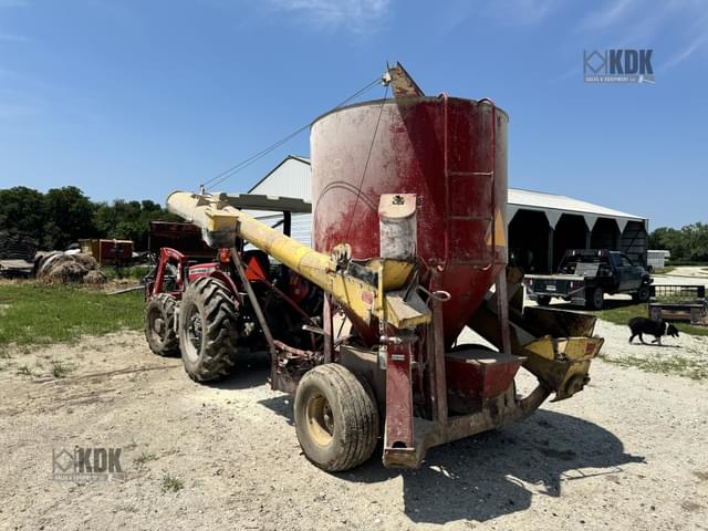 Image of New Holland 354 equipment image 4