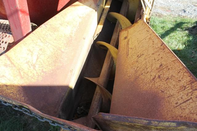 Image of New Holland 354 equipment image 2