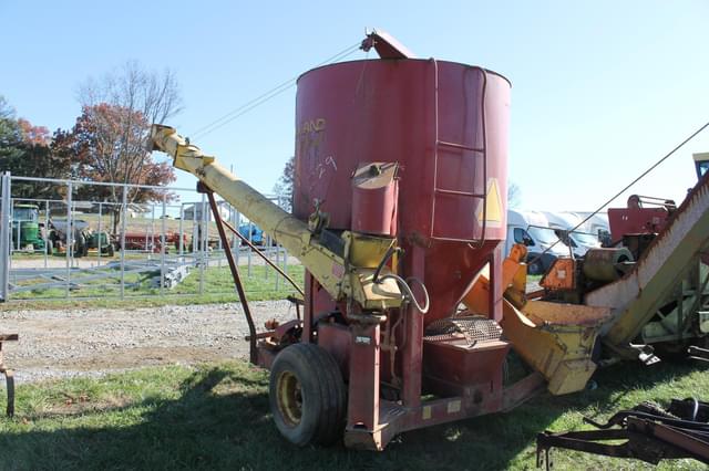 Image of New Holland 354 equipment image 3