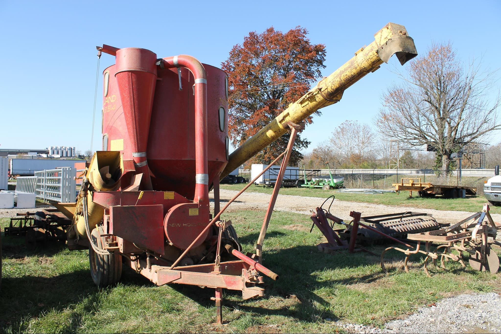 New Holland 354 Equipment Image0