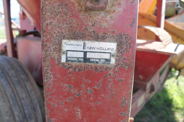 Image of New Holland 354 equipment image 4