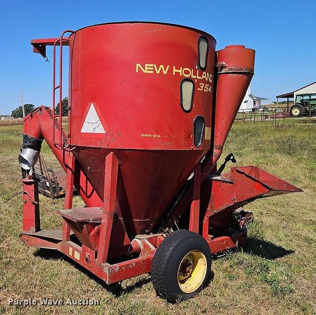 Image of New Holland 354 equipment image 4