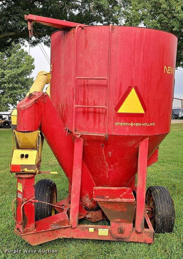Image of New Holland 354 equipment image 3