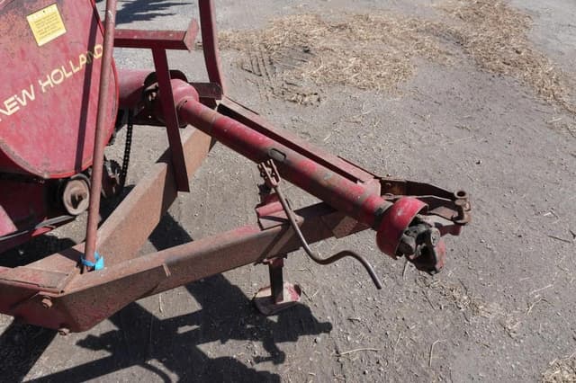 Image of New Holland 354 equipment image 2