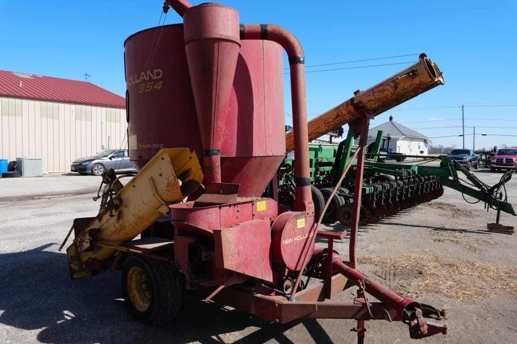 New Holland 354 Equipment Image0