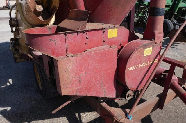 Image of New Holland 354 equipment image 1