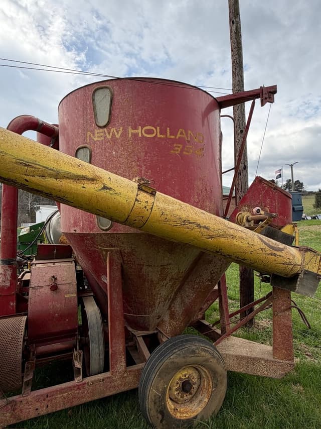 Image of New Holland 354 equipment image 2