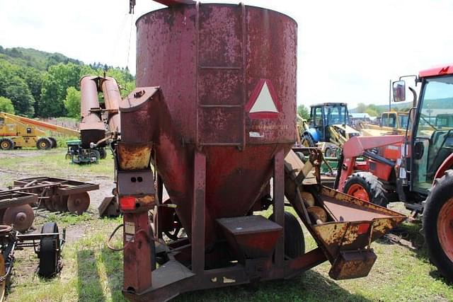 Image of New Holland 354 equipment image 2