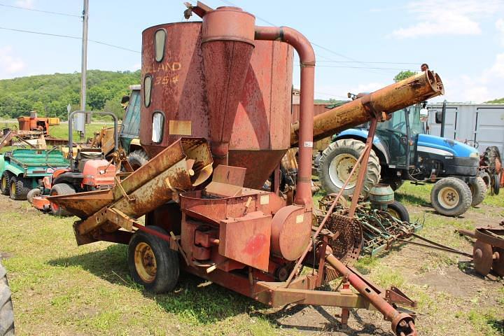 Image of New Holland 354 Primary image
