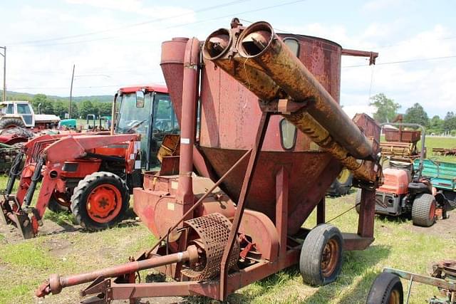 Image of New Holland 354 equipment image 1