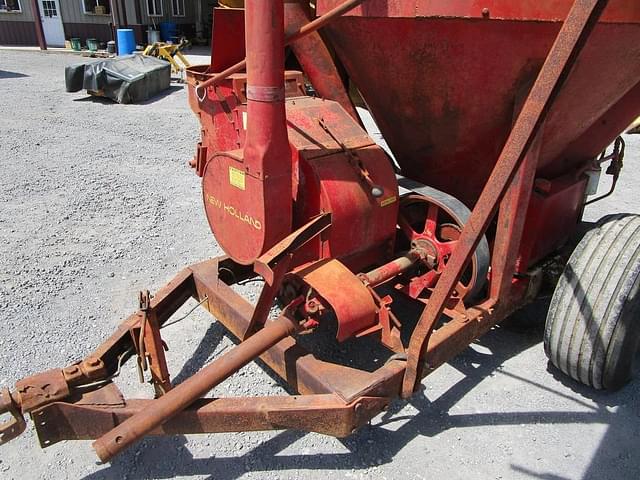Image of New Holland 354 equipment image 2