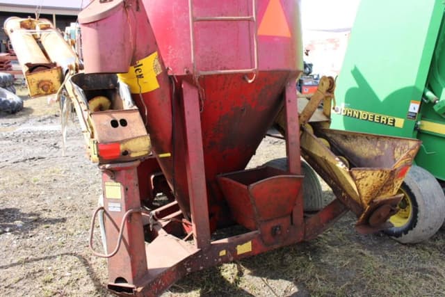 Image of New Holland 354 equipment image 3