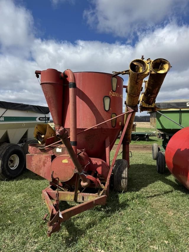 Image of New Holland 354 equipment image 1