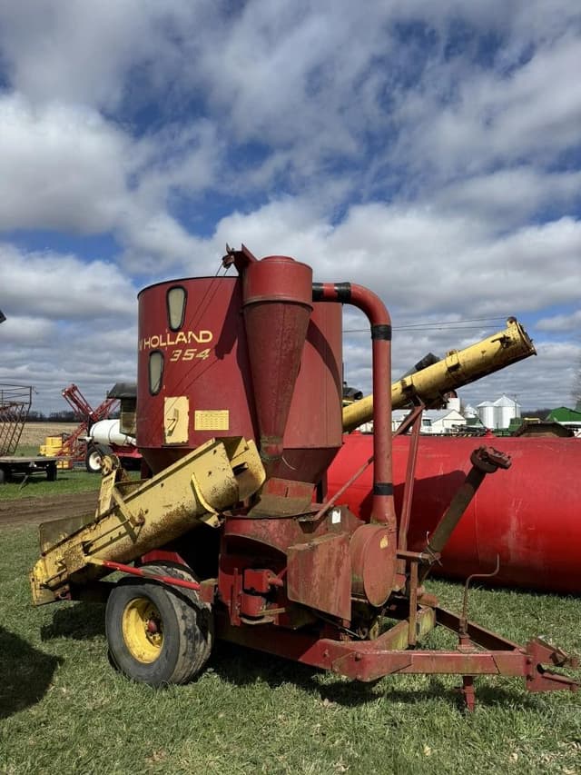 Image of New Holland 354 equipment image 2