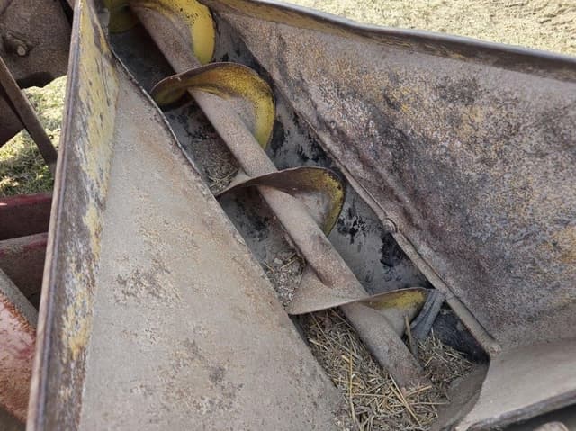 Image of New Holland 354 equipment image 4