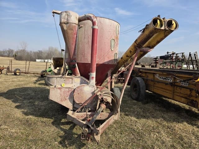 Image of New Holland 354 equipment image 1