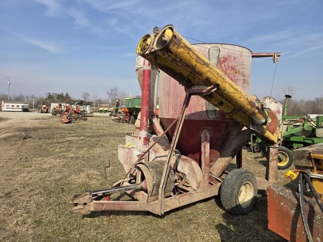 Image of New Holland 354 equipment image 2