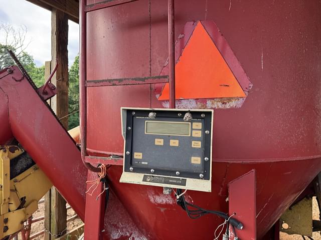 Image of New Holland 355 equipment image 3