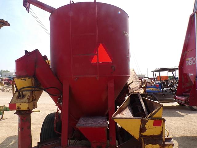Image of New Holland 355 equipment image 4