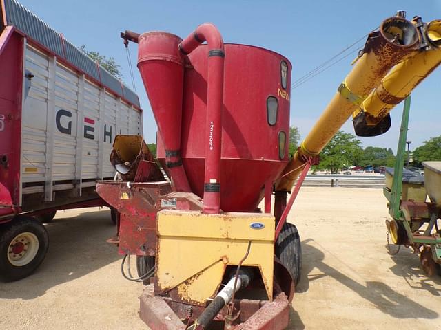 Image of New Holland 355 equipment image 2