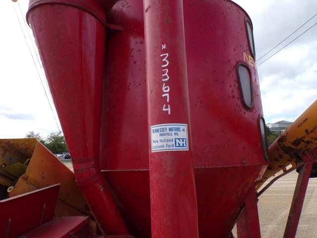 Image of New Holland 358 equipment image 1