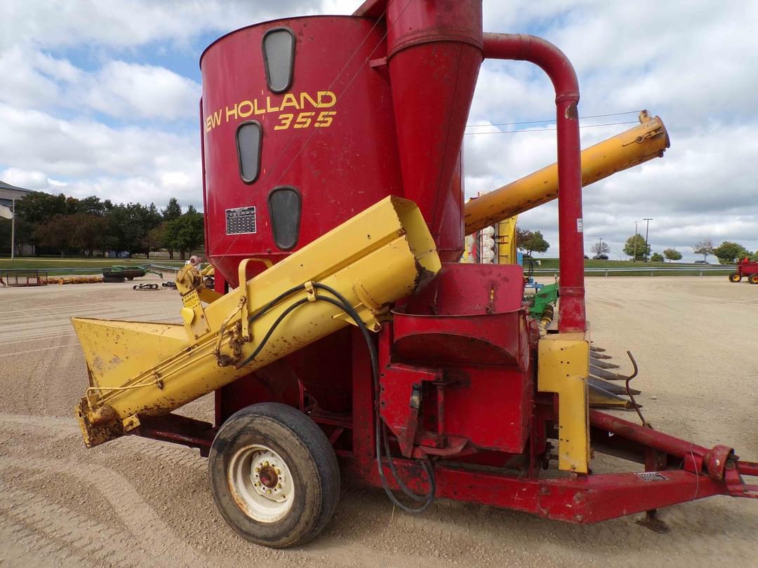 Image of New Holland 358 Primary image