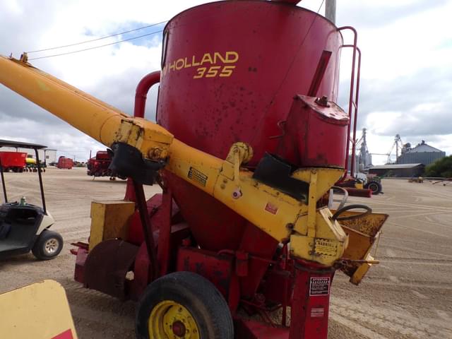 Image of New Holland 358 equipment image 3