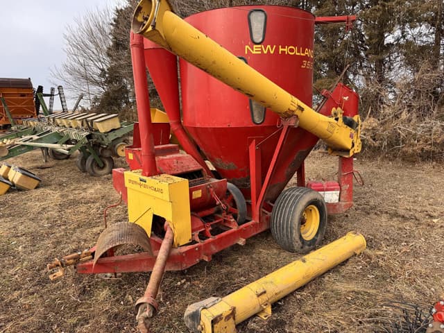 Image of New Holland 355 equipment image 2