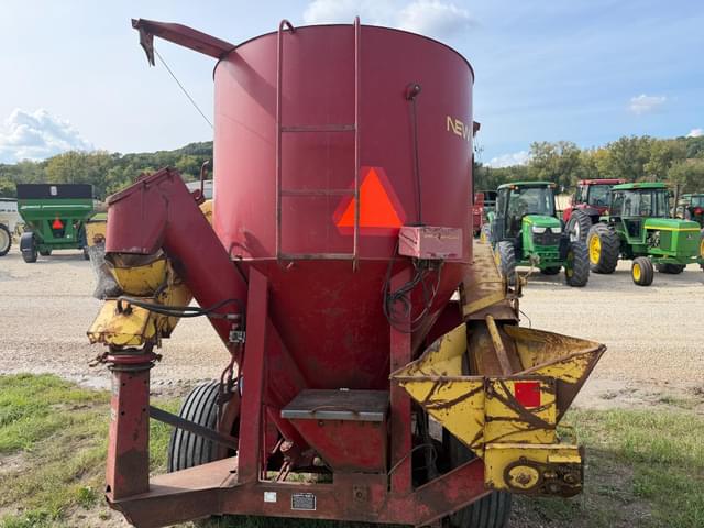 Image of New Holland 355 equipment image 4