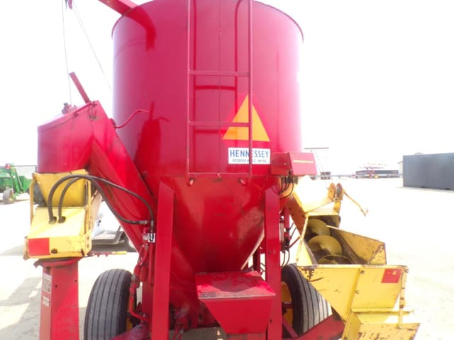 Image of New Holland 355 equipment image 4