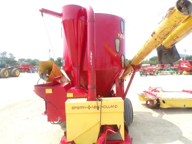 Image of New Holland 355 equipment image 2