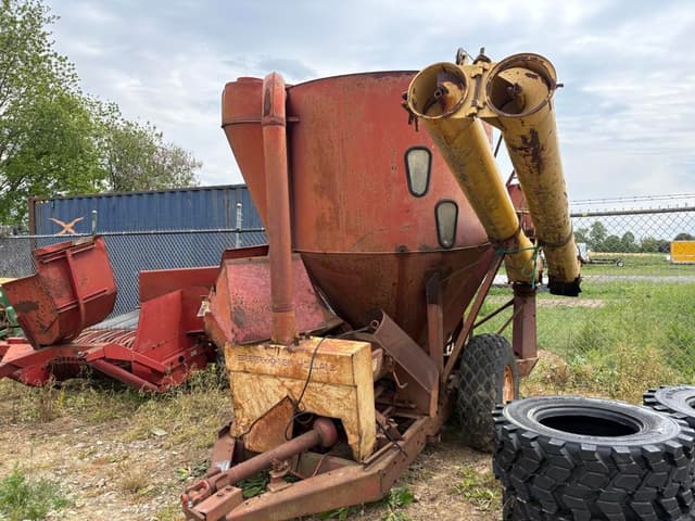 Image of New Holland 355 equipment image 1