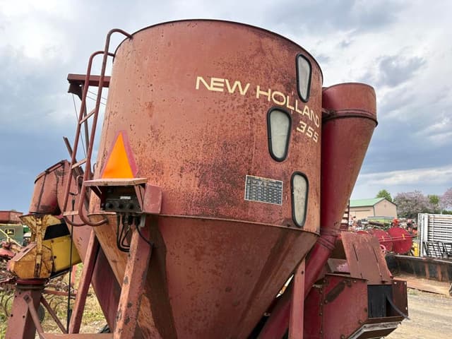 Image of New Holland 355 equipment image 4