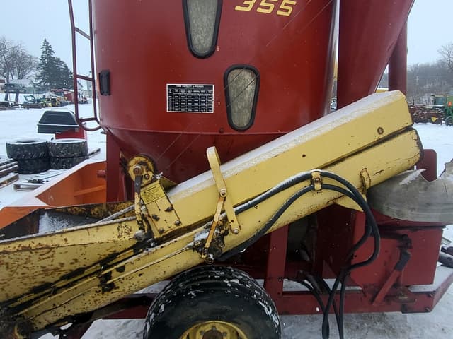 Image of New Holland 355 equipment image 3