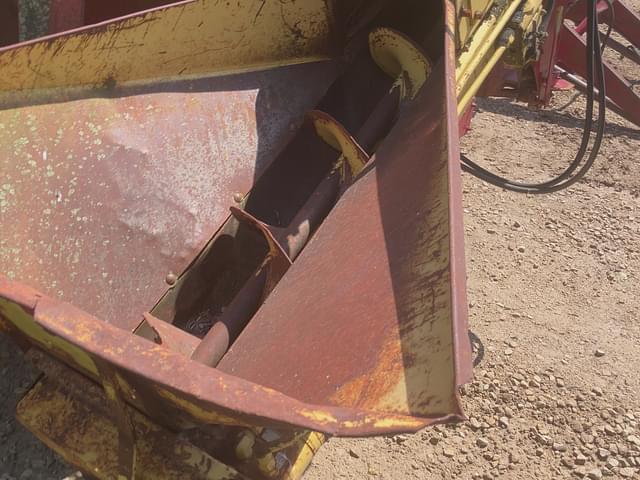 Image of New Holland 355 equipment image 4