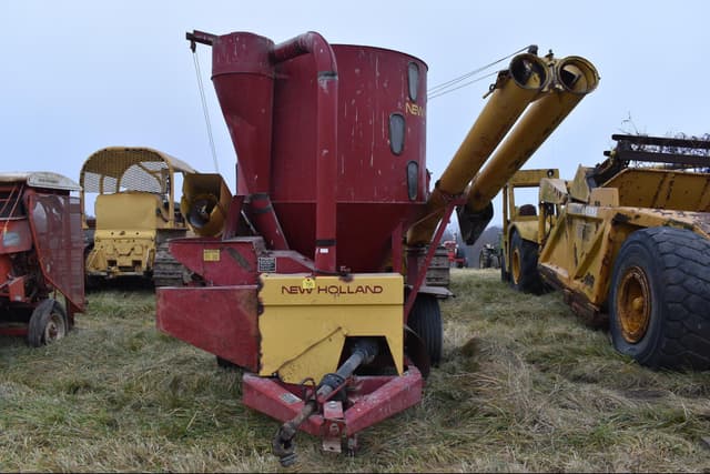 Image of New Holland 355 equipment image 1
