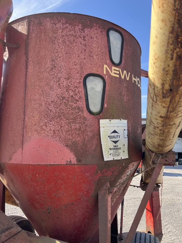 Image of New Holland 355 equipment image 4