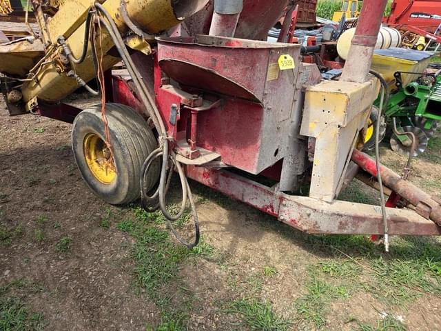 Image of New Holland 355 equipment image 4