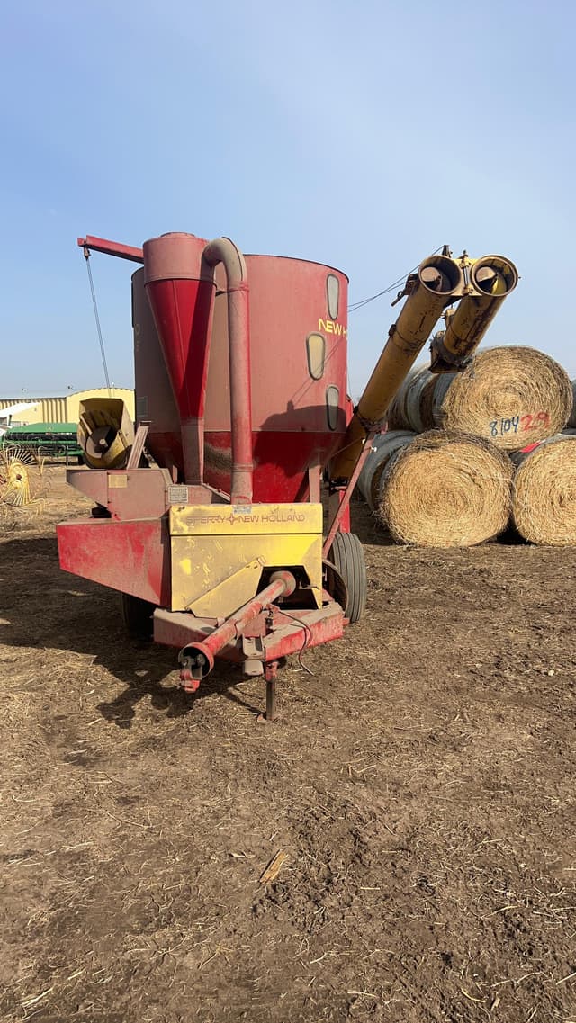 Image of New Holland 355 equipment image 2