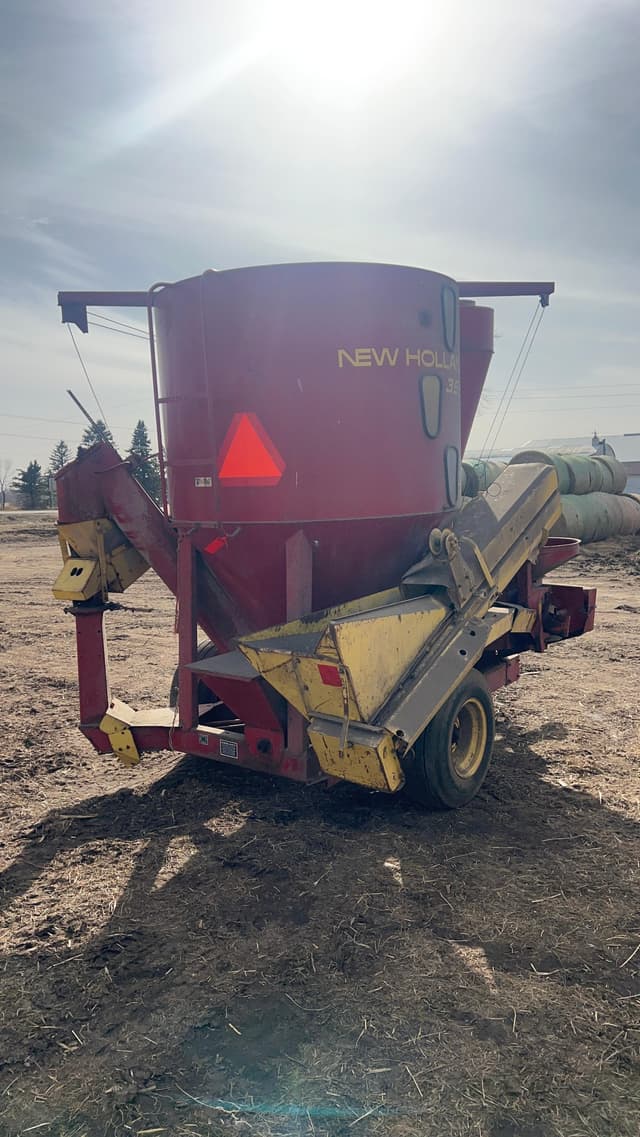 Image of New Holland 355 equipment image 3